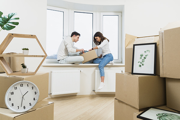 Illustration de différents types de déménagements : familles, entreprises et étudiants, avec Déméloc comme partenaire fiable.